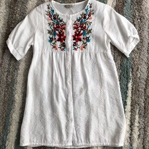 New Stylish white top with embroidery details